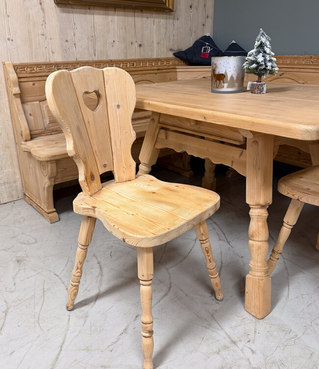 Alpine interior seating area | Stube dining area | Vintage corner sofa