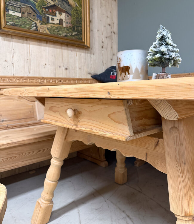 Alpine interior seating area | Stube dining area | Vintage corner sofa