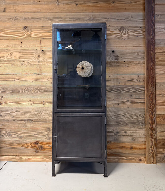 Gesprengter Vintage Apothekerschrank