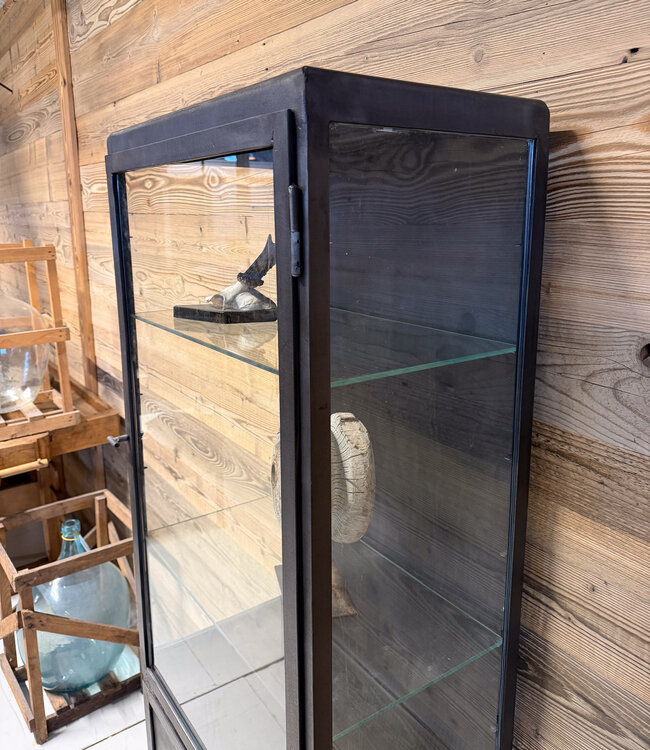 Gesprengter Vintage Apothekerschrank