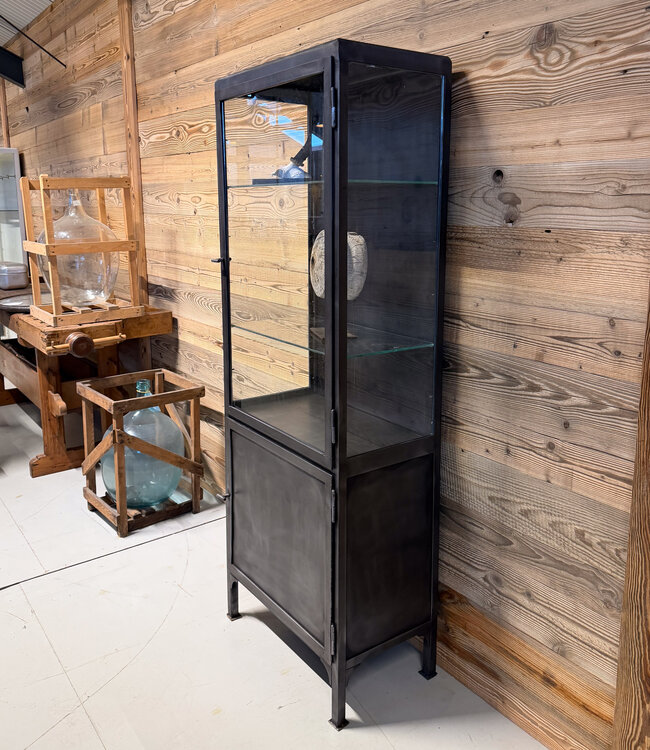 Gesprengter Vintage Apothekerschrank