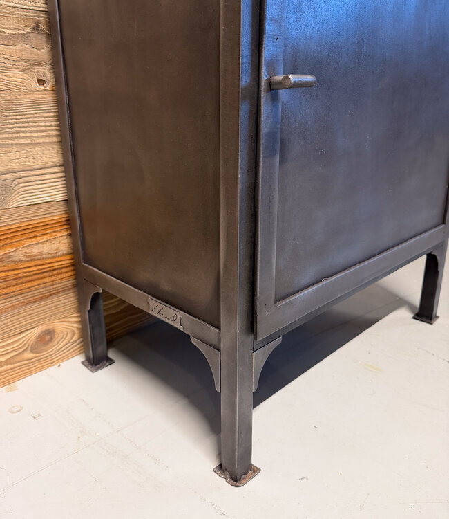 Gesprengter Vintage Apothekerschrank