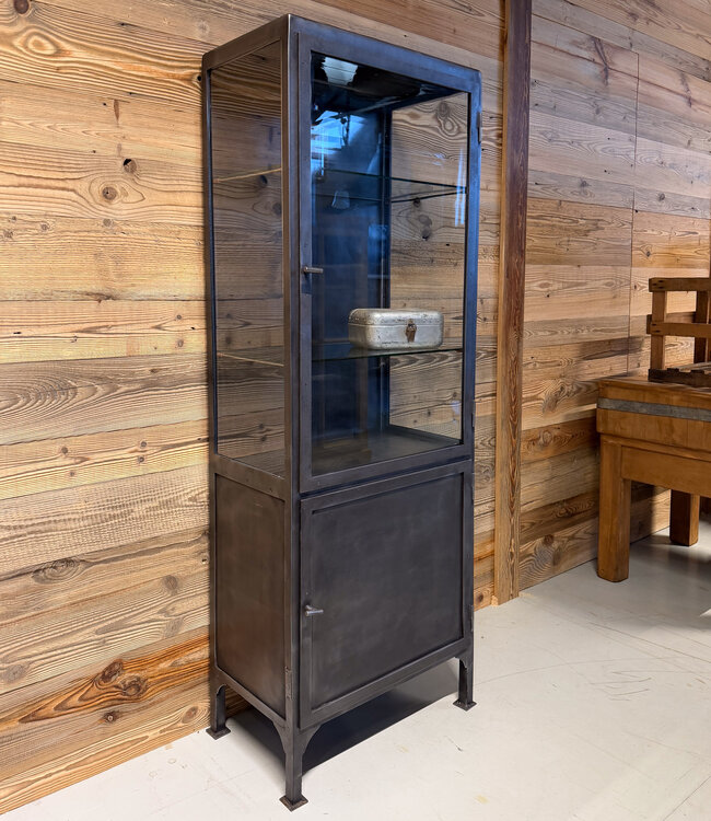 Vintage sandgestrahlter Medizinschrank