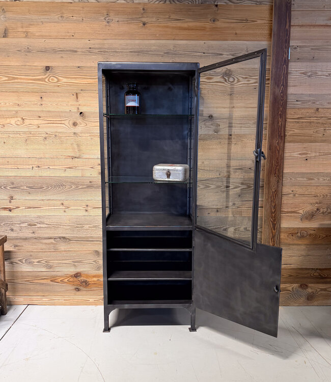 Vintage sandgestrahlter Medizinschrank