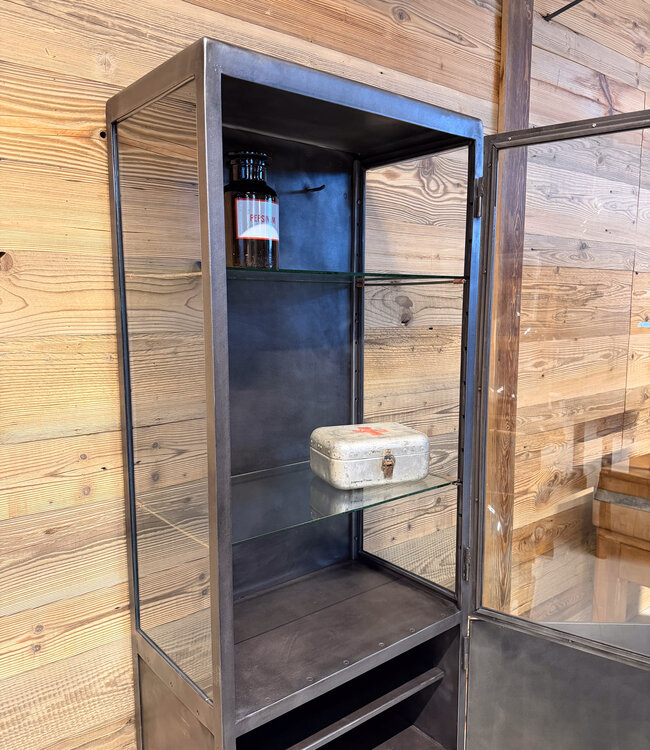 Vintage sandgestrahlter Medizinschrank