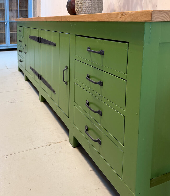 Vintage groene houten werkbank