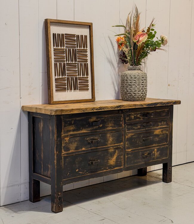 Industrieel houten dressoir met lades