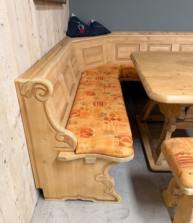 Österreichische Sitzecke | Stube-Essbereich | Vintage-Ecksofa