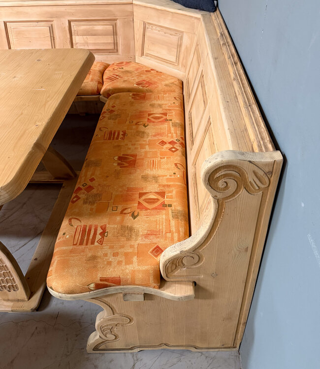 Austrian seating area | Stube dining area | Vintage corner sofa