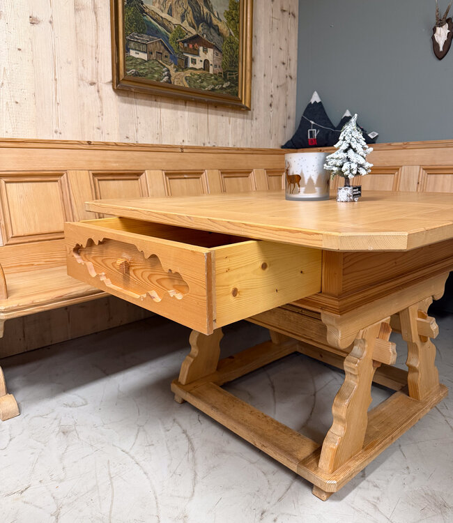 Österreichische Sitzecke | Ecksofa mit Tisch und 3 Stühlen