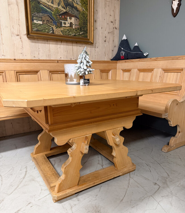 Österreichische Sitzecke | Ecksofa mit Tisch und 3 Stühlen