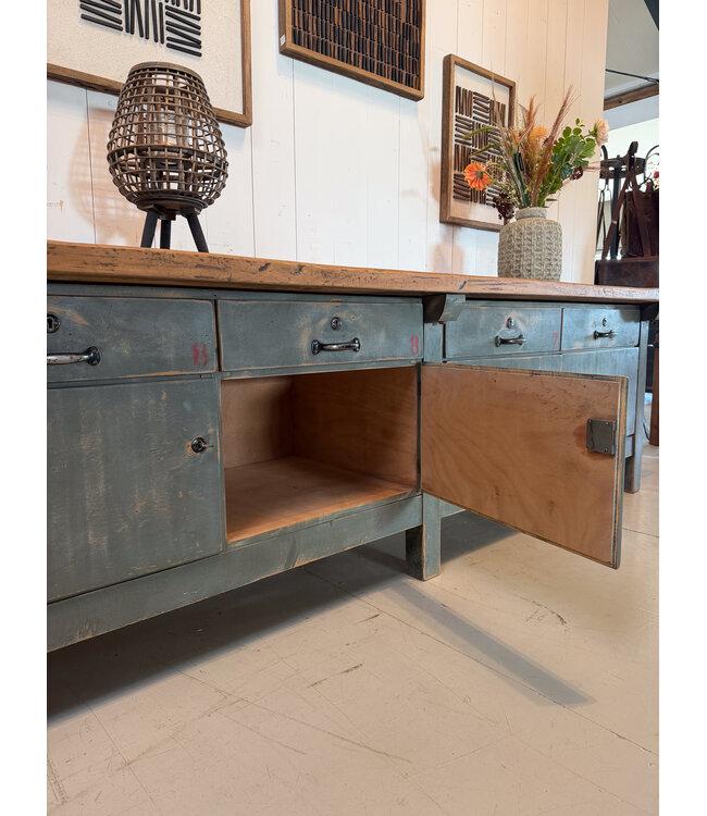 Vintage-Sideboard mit Schubladen und Türen