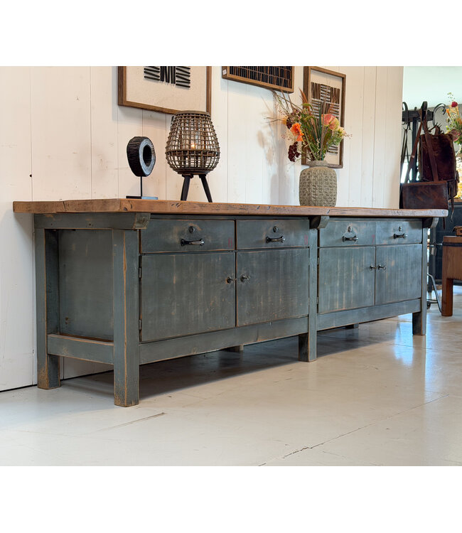 Vintage-Sideboard mit Schubladen und Türen
