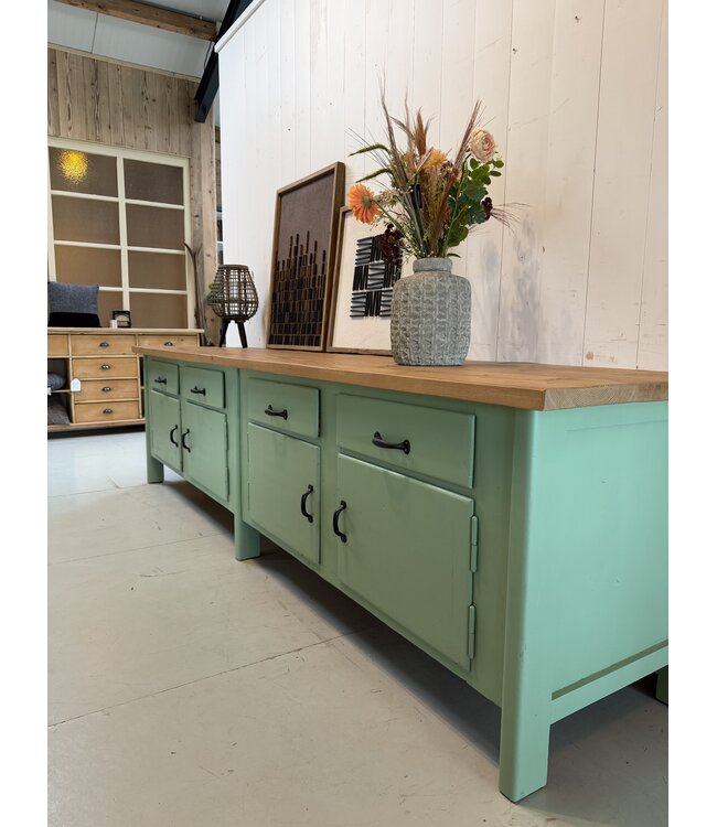 Green industrial workbench