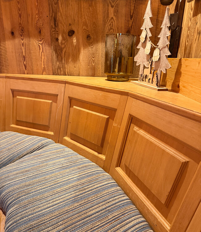 Oostenrijkse rondzit | Stube zithoek | Ronde bank + tafel en stoelen