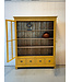 Vintage gelber Vitrinenschrank