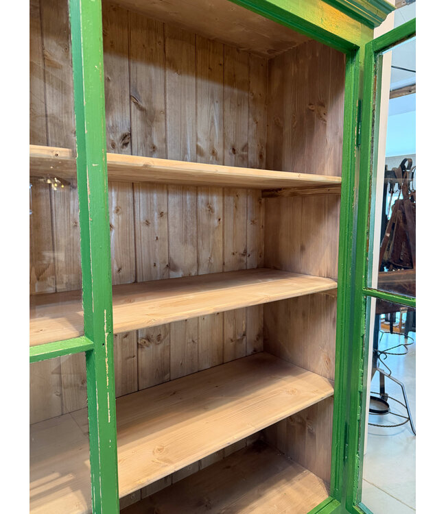 Green country-style wooden dresser