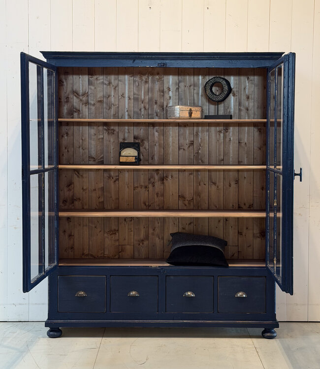 Vintage houten buffetkast met oud glas | Vitrinekast