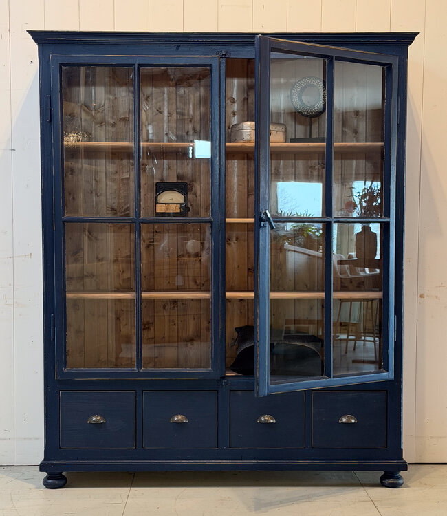 Vintage houten buffetkast met oud glas | Vitrinekast