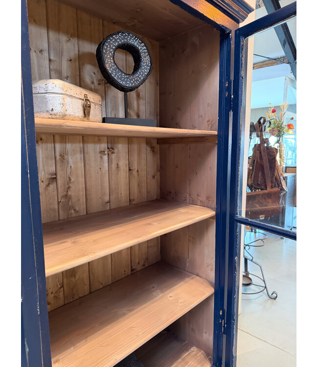 Vintage houten buffetkast met oud glas | Vitrinekast