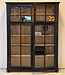 Vintage schwarzer Vitrinenschrank mit altem Glas