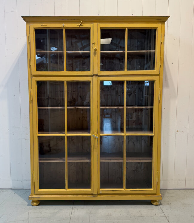 Porzellanschrank aus Holz - gelb