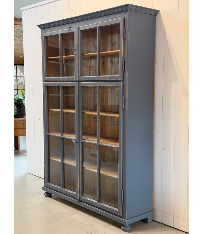 Porzellanschrank aus Holz – graublau