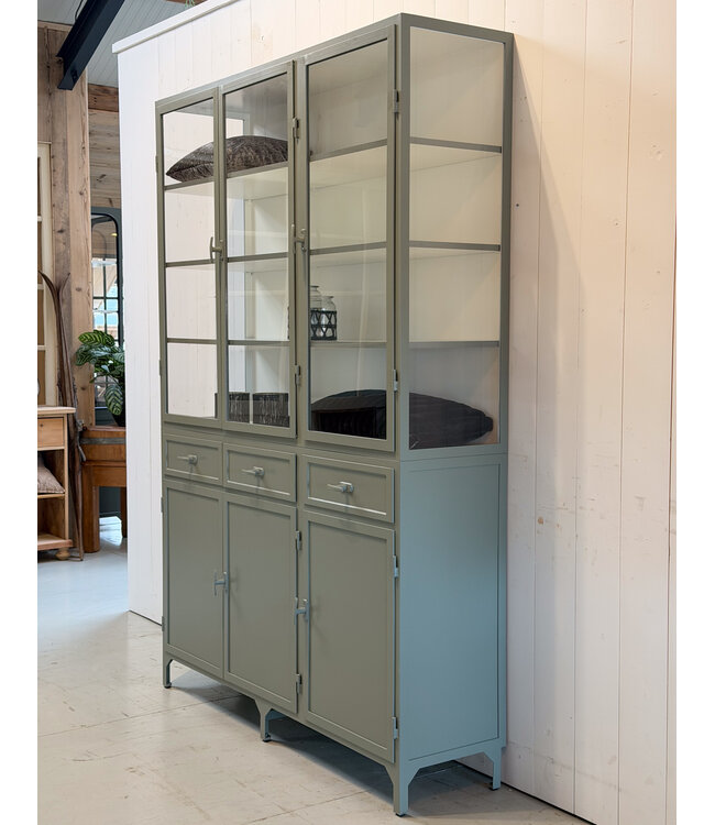 Green steel display cabinet Leiden with drawers and doors | Custom made