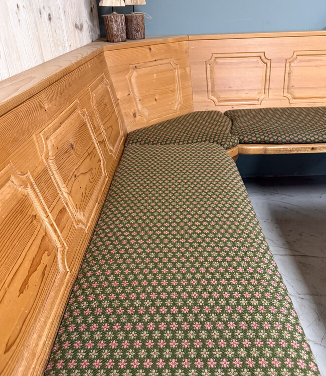 Vintage Alpen Stube set | Seating area with table