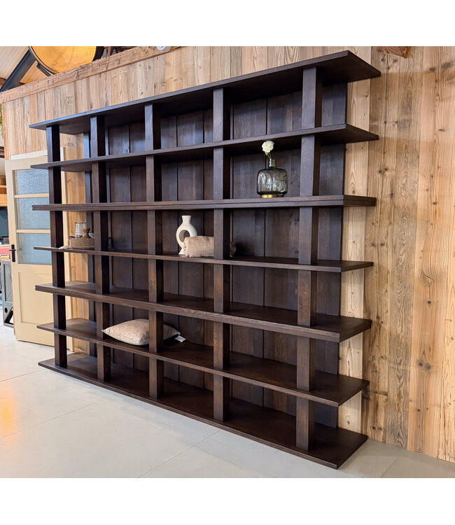 Showroom model | Custom oak shelving unit