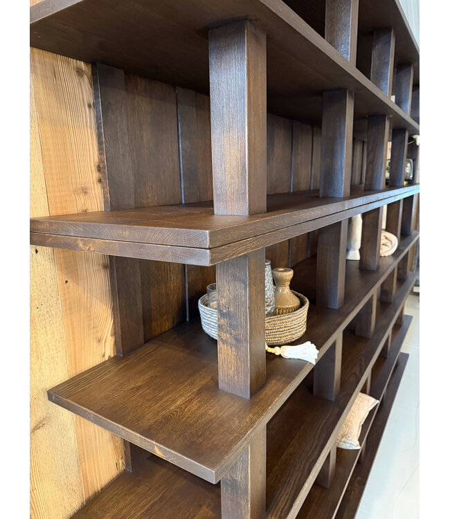 Showroom model | Custom oak shelving unit