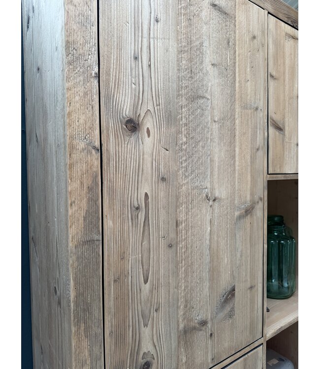 Barnwood wandkast op maat | Kast van oud hout uit de Alpen