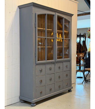 Grey display cabinet with glass doors and 12 drawers | Buffet cabinet