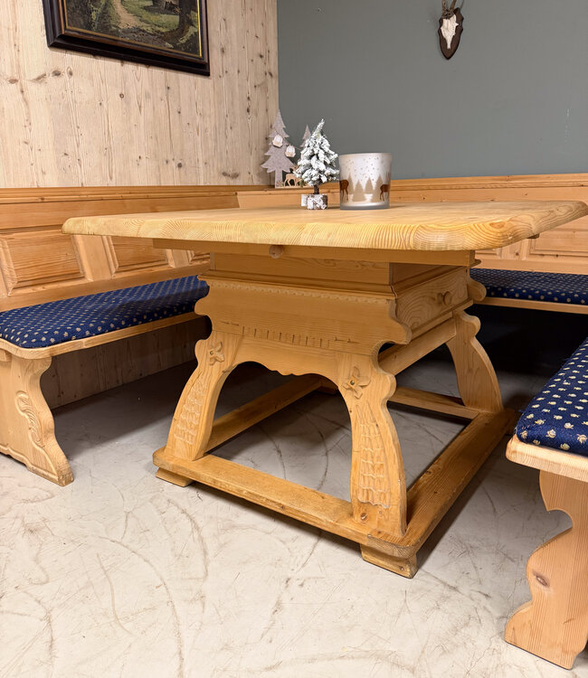 Austrian seating area | Stube dining area | Vintage corner sofa