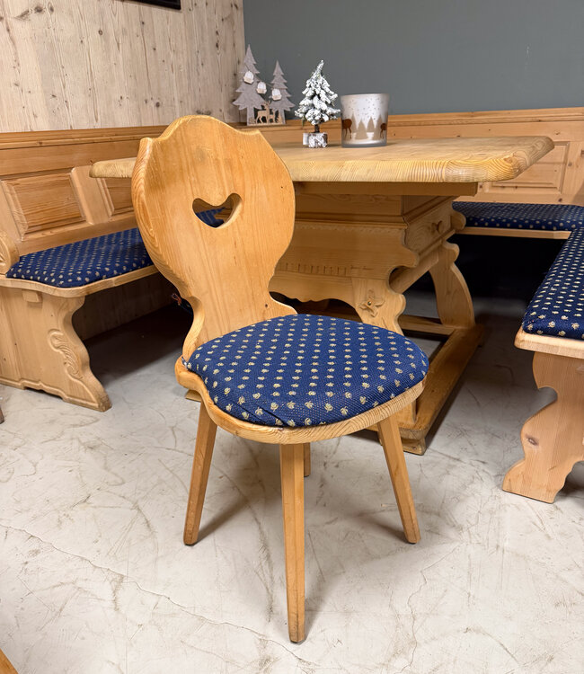 Austrian seating area | Stube dining area | Vintage corner sofa