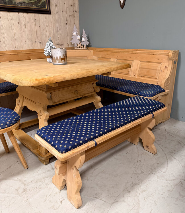 Österreichische Sitzecke | Stube-Essbereich | Vintage-Ecksofa