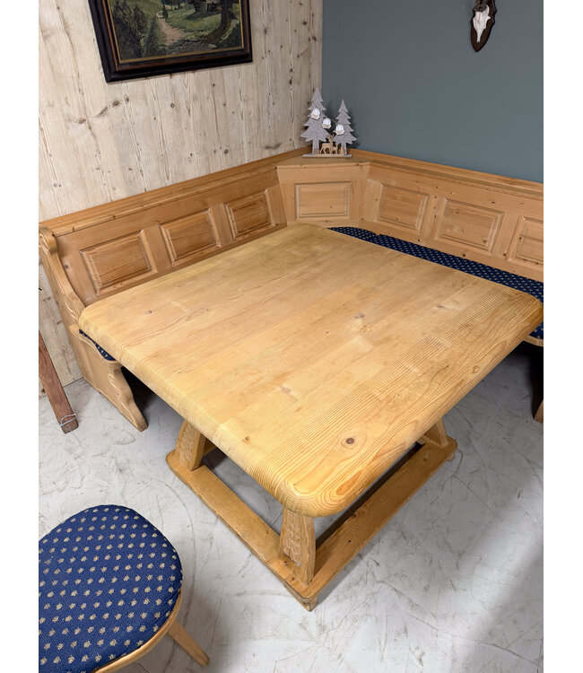 Austrian seating area | Stube dining area | Vintage corner sofa