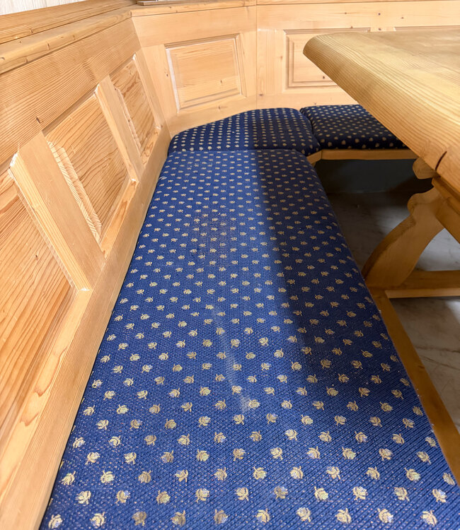 Austrian seating area | Stube dining area | Vintage corner sofa