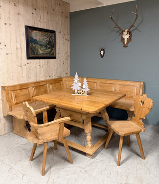 Oldwood Austrian Alps Stube seating area