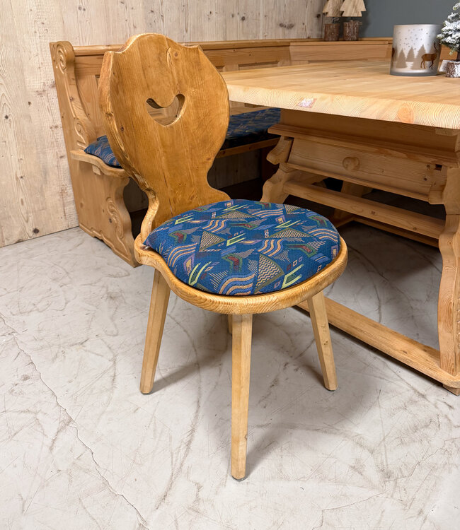 Österreichische Sitzecke | Ecksofa mit Tisch und 2 Stühlen