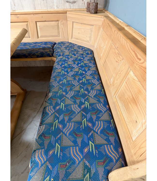 Austrian seating area | Corner sofa with table and 2 chairs