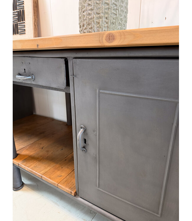 Vintage-Sideboard mit Schubladen