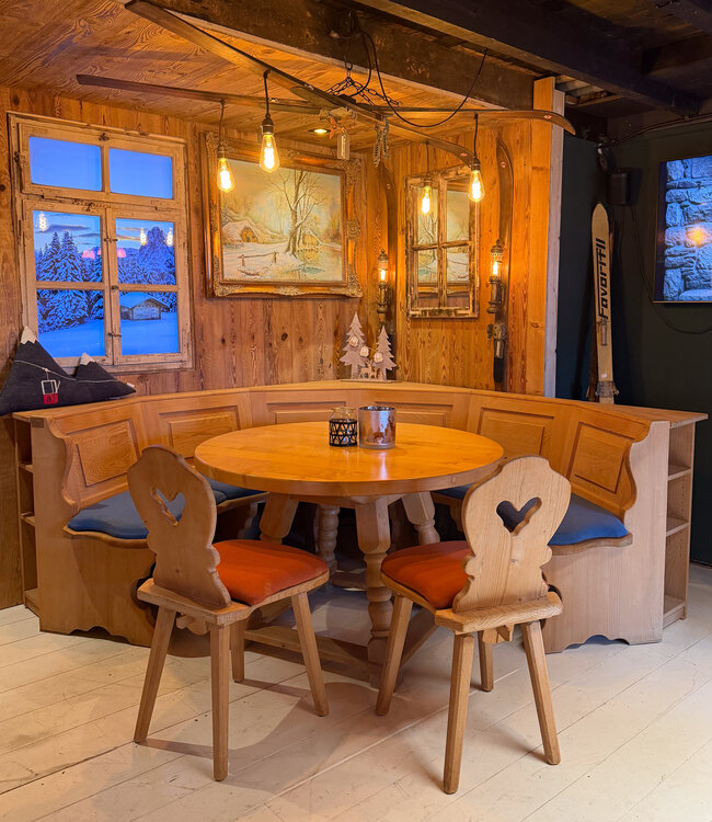 Oostenrijkse rondzit | Stube zithoek | Ronde bank + tafel en stoelen