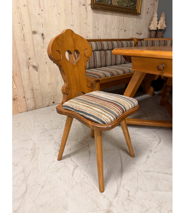 Austrian Stube dining area | Corner sofa with table and chairs