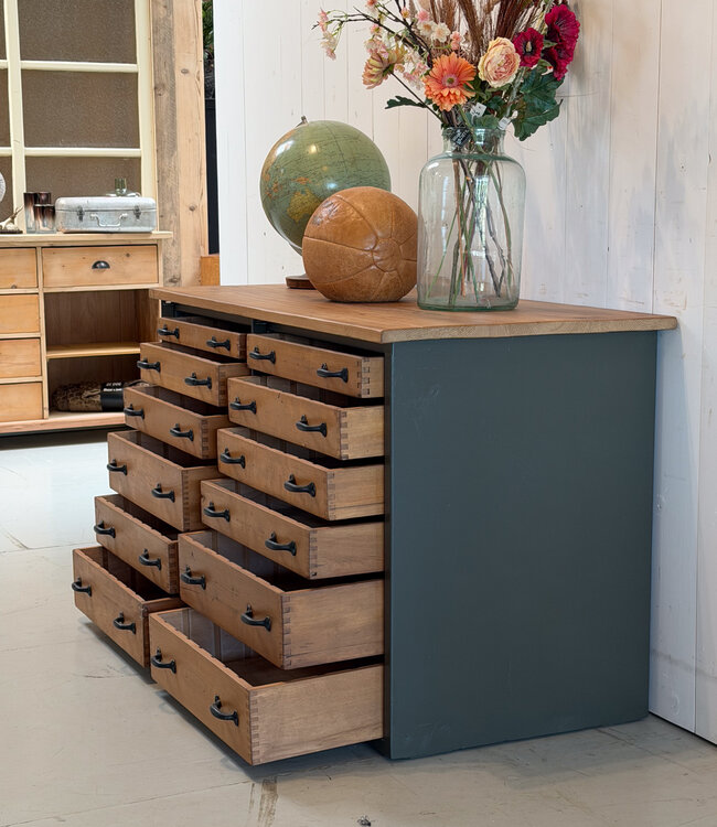 Vintage dressoir hout en staal met lades