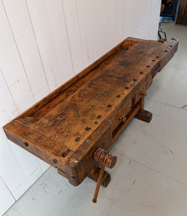 Vintage houten werkbank met lades