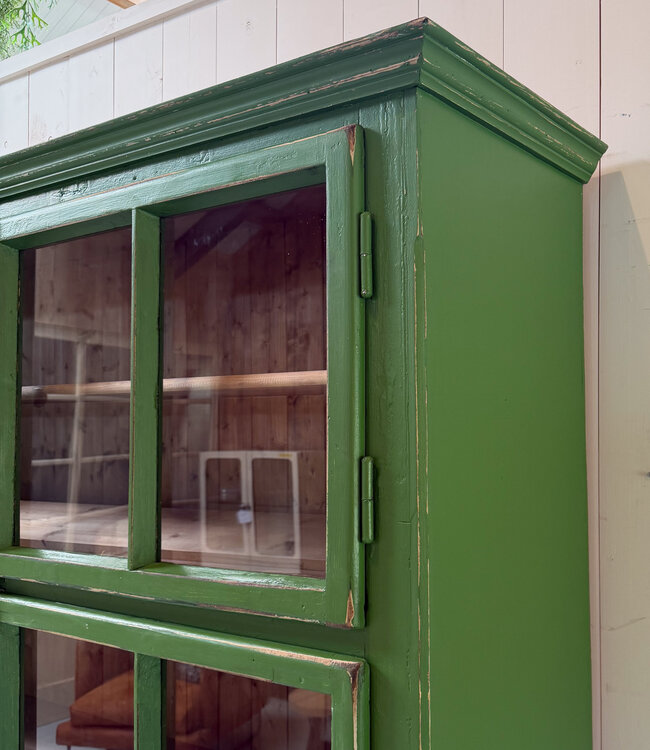 Vintage grüner Vitrinenschrank aus Holz