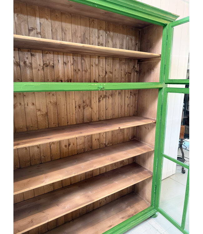 Vintage grüner Vitrinenschrank aus Holz