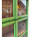 Groene vintage vitrinekast hout met oud glas