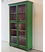 Grüner, antiker Holzvitrinenschrank mit altem Glas
